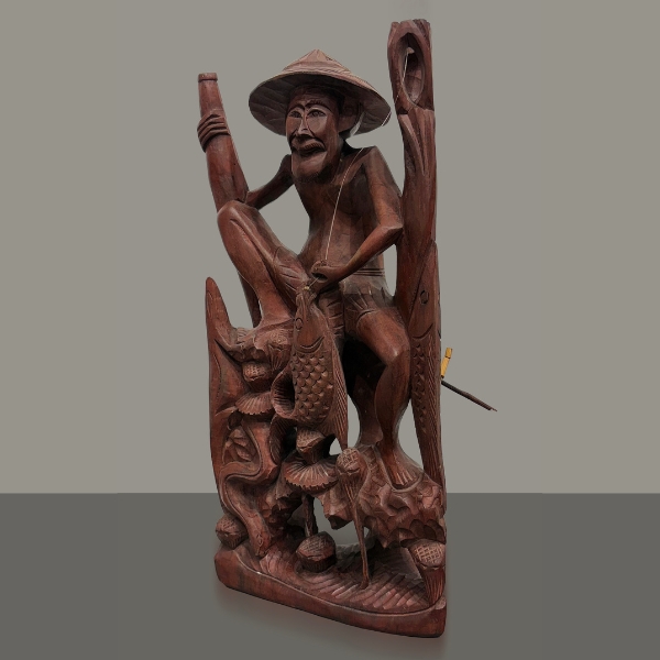 Fisherman with his catch Statue - Image 2